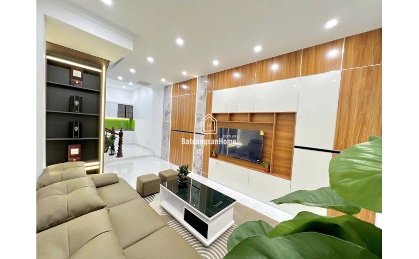 Chính Chủ BánNhà Đẹp – Kv Khuất Duy Tiến Ngõ thông–Phù hợp mở tiệm – Ô tô đỗ cửa – Full nội thất Nhỉnh 8 Tỷ Alo 0972.078.667